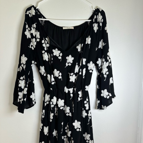 Le Lis Mini Black with white Embroidered Floral Dress Size S - Picture 8 of 11
